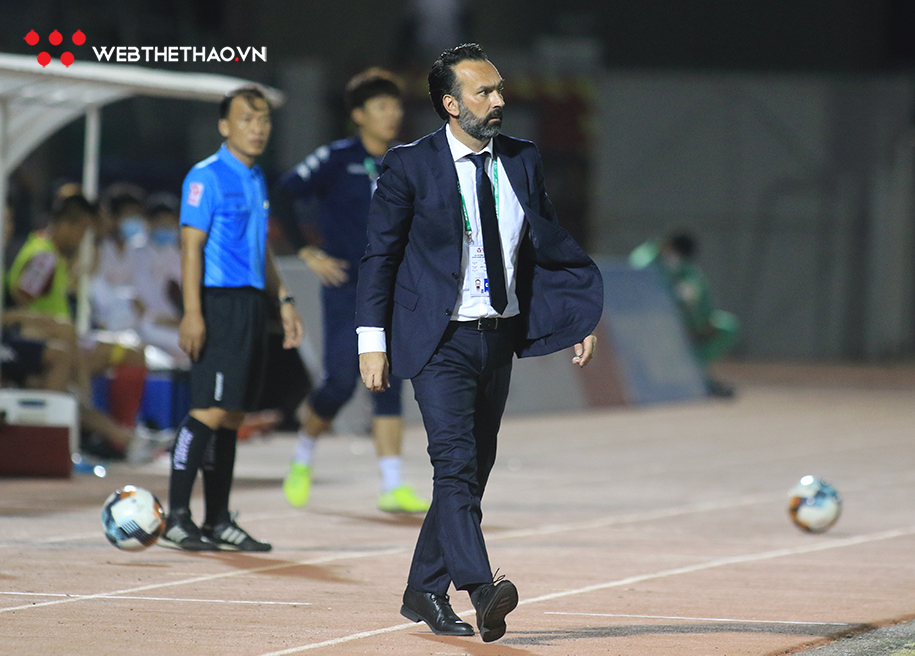 Nét lịch lãm của ông thầy ngoại trên sân cỏ V.League 2020