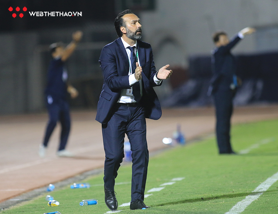 Nét lịch lãm của ông thầy ngoại trên sân cỏ V.League 2020