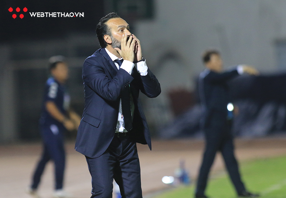 Nét lịch lãm của ông thầy ngoại trên sân cỏ V.League 2020