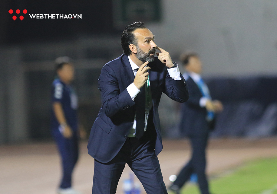 Nét lịch lãm của ông thầy ngoại trên sân cỏ V.League 2020