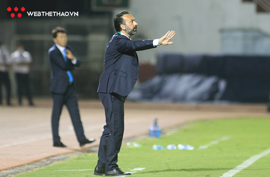 Nét lịch lãm của ông thầy ngoại trên sân cỏ V.League 2020