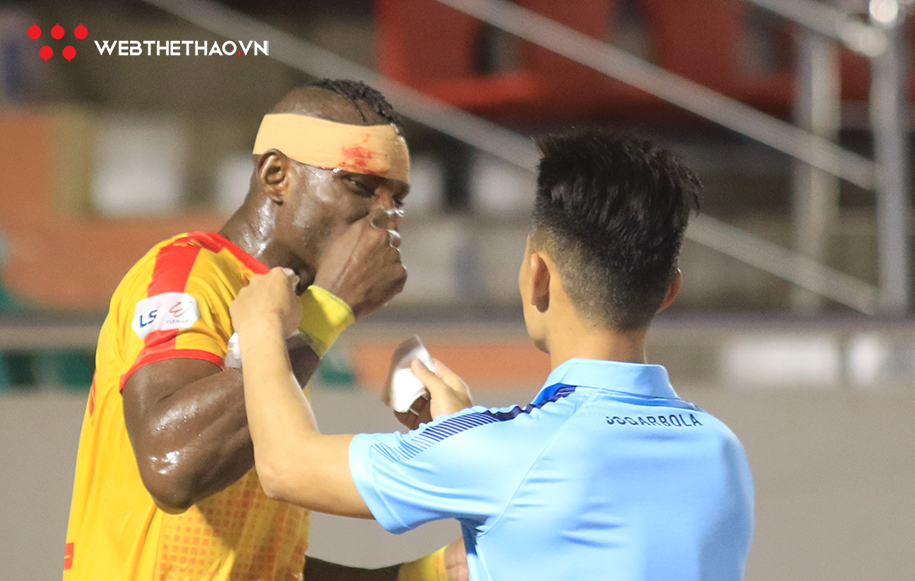 Trắng tay nghiệt ngã, Thanh Hóa đổ cả máu và sự uất nghẹn trên sân Thống Nhất