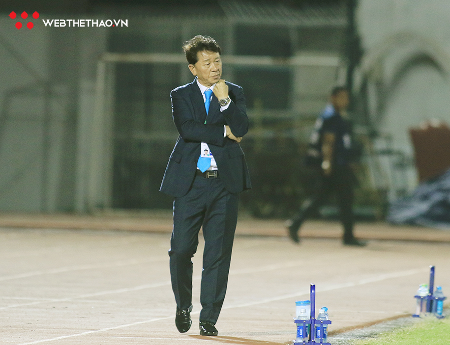 Nét lịch lãm của ông thầy ngoại trên sân cỏ V.League 2020