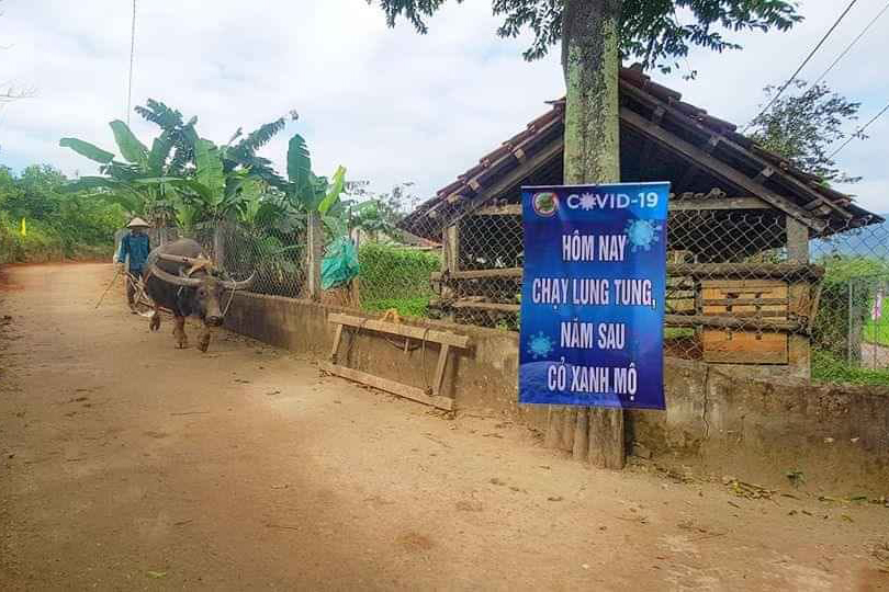 Những thông điệp ý nghĩa, độc đáo của dân chạy phong trào mùa dịch COVID-19