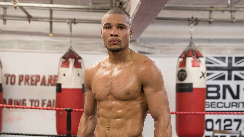Chris Eubank Jr ném đá không thương tiếc "thầy dạy đánh vợ" Saunders