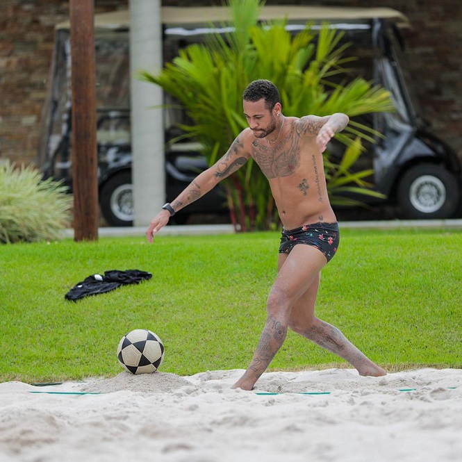 Neymar tập luyện không ngừng nghỉ trong biệt thự chờ ngày thi đấu Neymar tập luyện không ngừng nghỉ trong biệt thự chờ ngày thi đấu