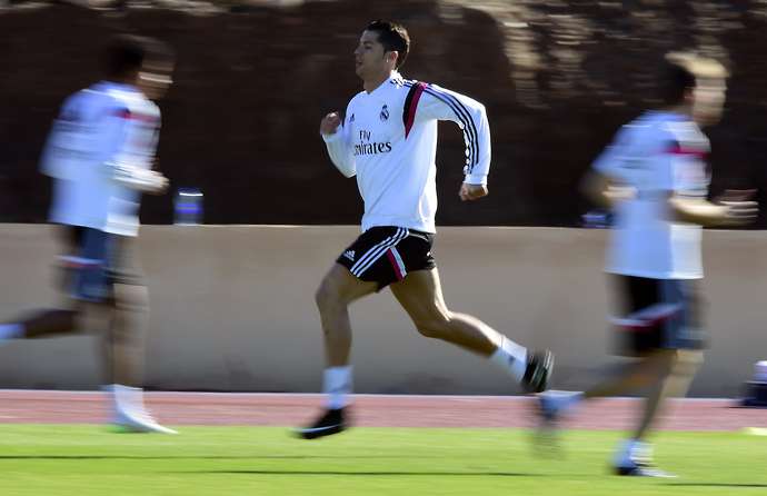 Ronaldo so tài thế nào với VĐV chạy nước rút chuyên nghiệp?