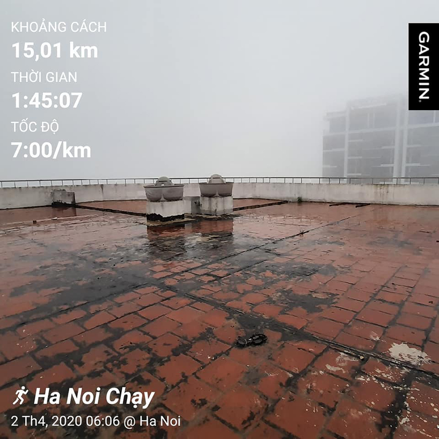 Chân chạy Việt “thách thức tiền đình” dịp cách ly toàn xã hội vì COVID-19 Chân chạy Việt “thách thức tiền đình” dịp cách ly toàn xã hội vì COVID-19