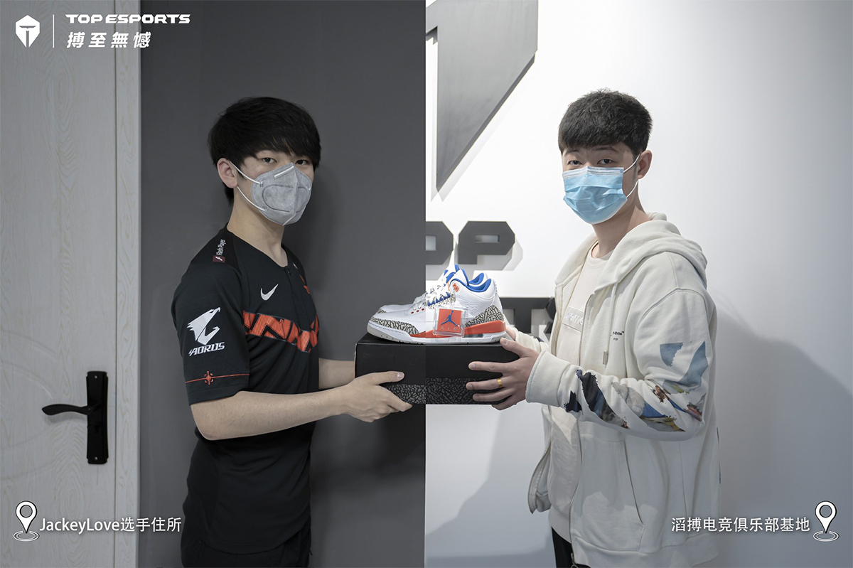 Jackeylove kí hợp đồng với Top Esports