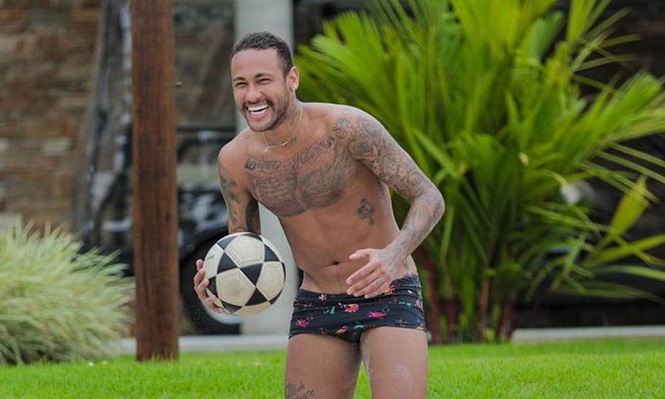 Neymar tập luyện không ngừng nghỉ trong biệt thự chờ ngày thi đấu