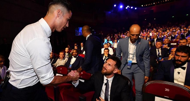 Messi được cựu Quả bóng vàng ví là thiên tài bóng đá