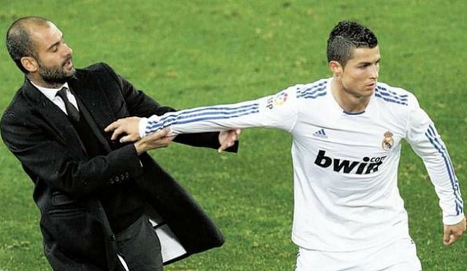 Ronaldo từng bị cựu sao Barca “cà khịa” thế nào trong trận Siêu kinh điển? Ronaldo từng bị cựu sao Barca “cà khịa” thế nào trong trận Siêu kinh điển?