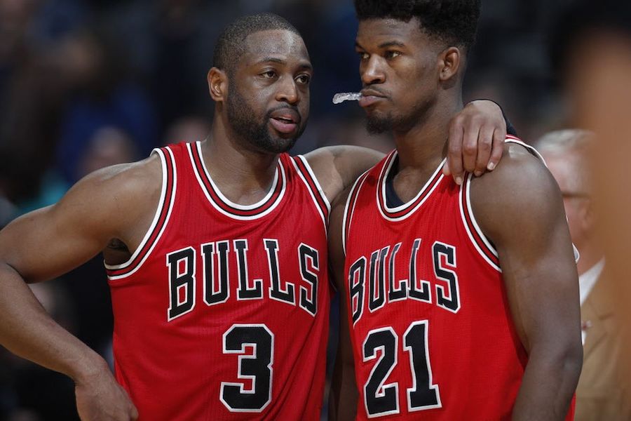 Gặp khó vì cờ bạc, Dwyane Wade lại thả thính Chicago Bulls