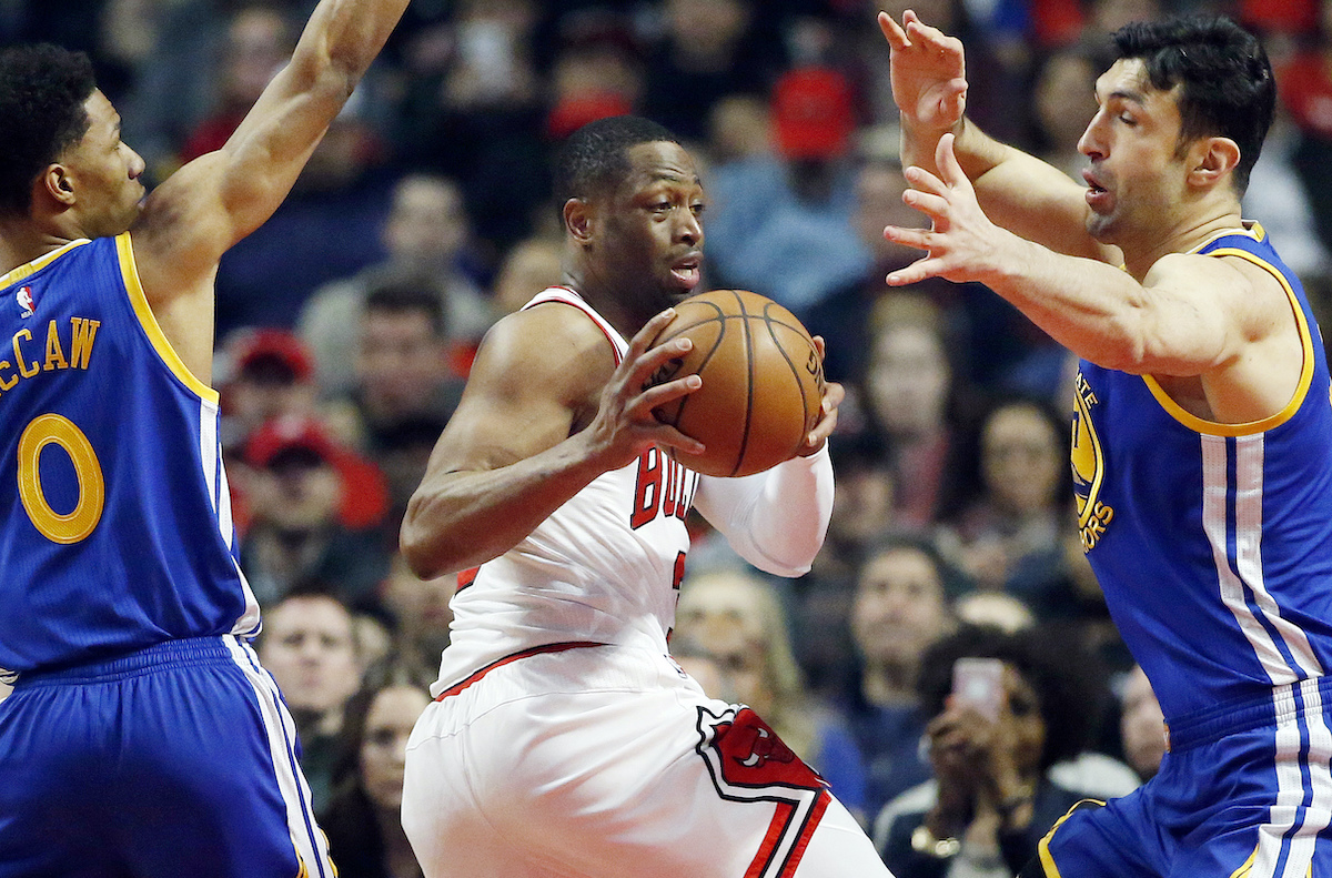 Gặp khó vì cờ bạc, Dwyane Wade lại thả thính Chicago Bulls