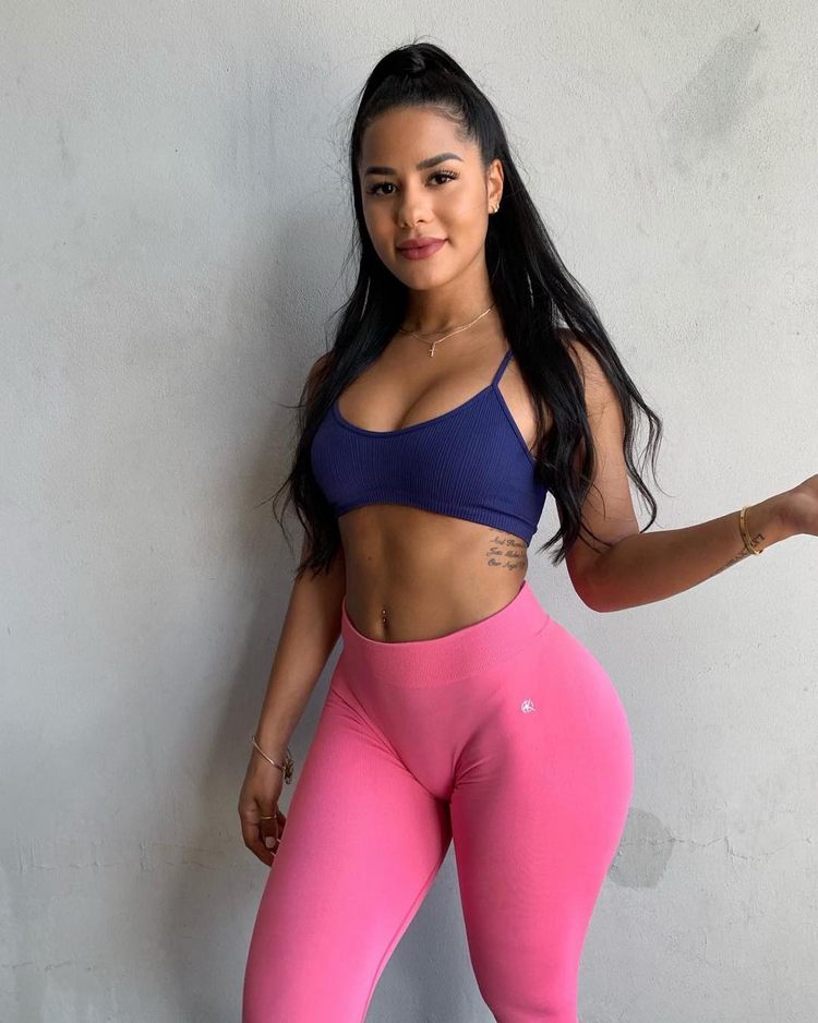 Người mẫu nóng bỏng nguyện cách ly chung với Tyler Herro