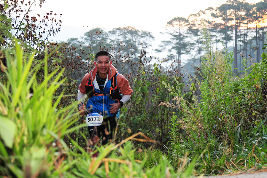 Ông bố chạy marathon từ nhà ra ngõ, vợ con ngủ trưa dậy vẫn chưa xong Ông bố chạy marathon từ nhà ra ngõ, vợ con ngủ trưa dậy vẫn chưa xong