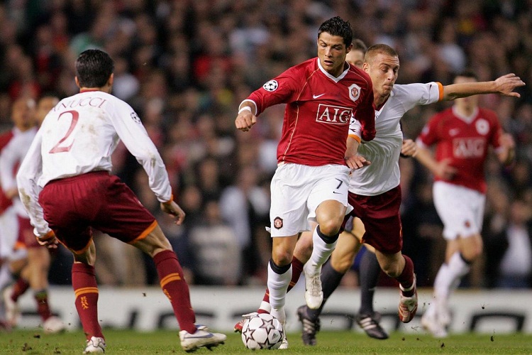 Ronaldo thua Messi trong Top những cầu thủ rê bóng tốt nhất Ronaldo thua Messi trong Top những cầu thủ rê bóng tốt nhất