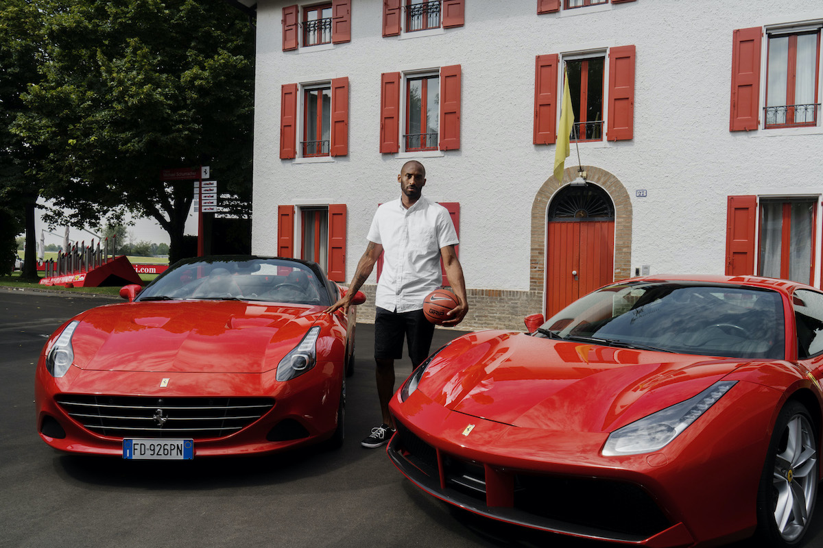 Kobe Bryant từng tự thưởng siêu xe Ferrari sau khi ghi 81 điểm