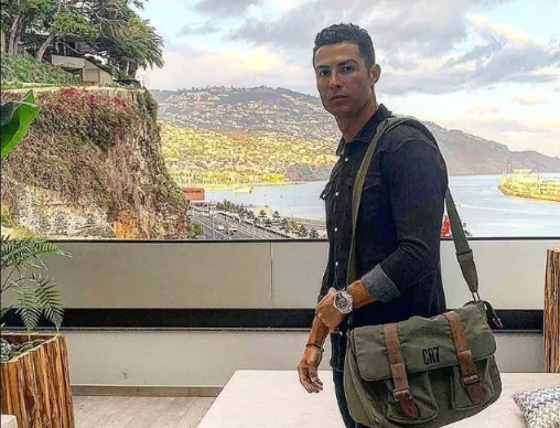 Bên trong biệt thự 7 triệu euro của Ronaldo nhìn ra Đại Tây Dương Bên trong biệt thự 7 triệu euro của Ronaldo nhìn ra Đại Tây Dương