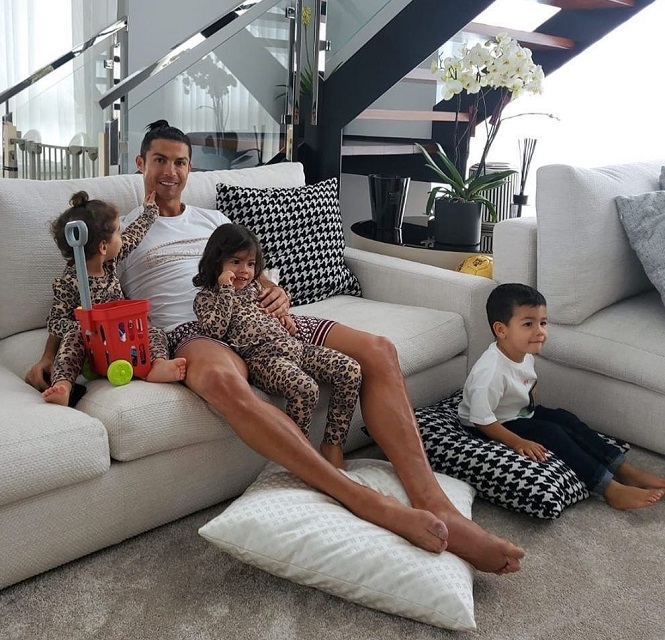 Bên trong biệt thự 7 triệu euro của Ronaldo nhìn ra Đại Tây Dương Bên trong biệt thự 7 triệu euro của Ronaldo nhìn ra Đại Tây Dương