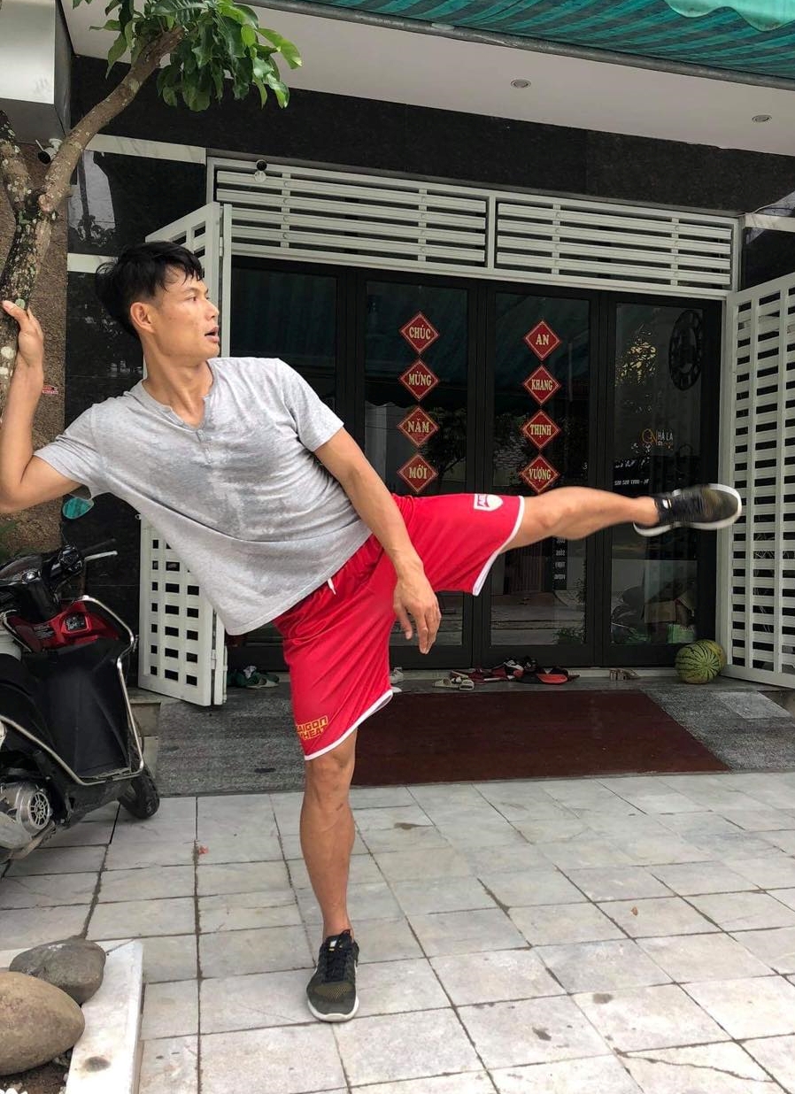 Ở nhà vì COVID-19, Nguyễn Văn Hùng vẫn “3 đầu 6 tay” với việc nhà, việc cơ quan