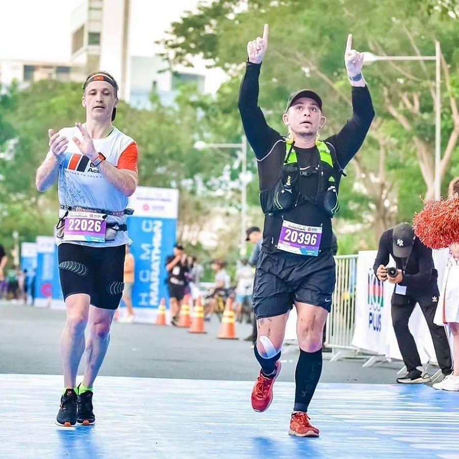 Lỡ hẹn lần đầu chinh phục marathon ở Hà Nội vì COVID-19, cựu võ sĩ MMA luyện chân chờ “phục thù” Lỡ hẹn lần đầu chinh phục marathon ở Hà Nội vì COVID-19, cựu võ sĩ MMA luyện chân chờ “phục thù”