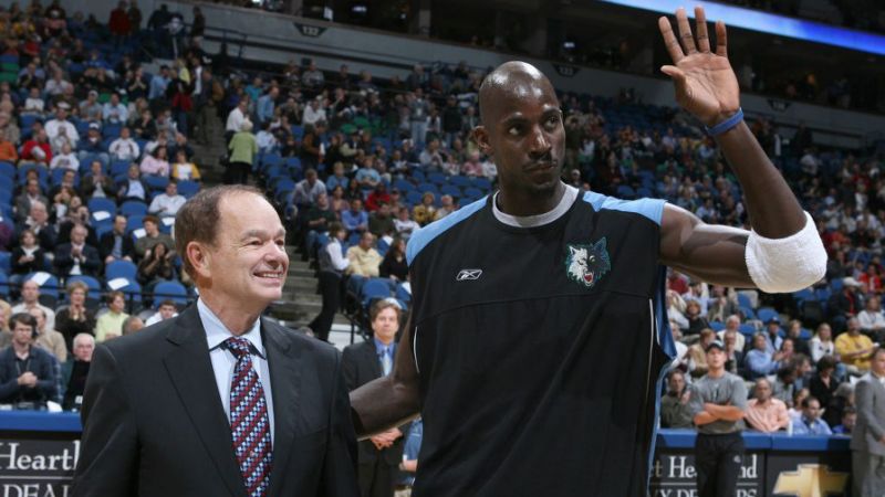 Kevin Garnett không thèm treo áo tại Minnesota Timberwolves, tố ông chủ là kẻ tráo trở