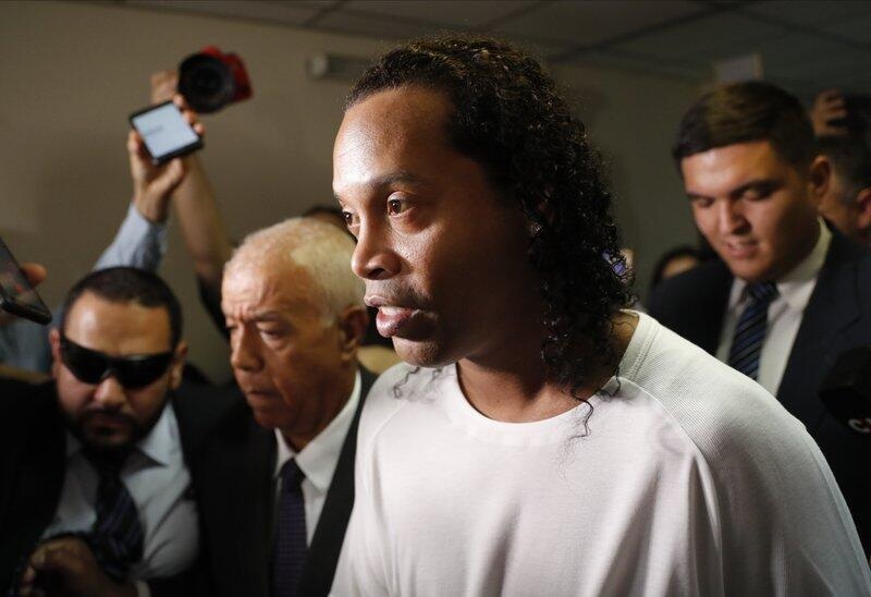 Nộp tiền để tại ngoại là gì, vì sao Ronaldinho rời nhà tù sau hơn 1 tháng tạm giam?