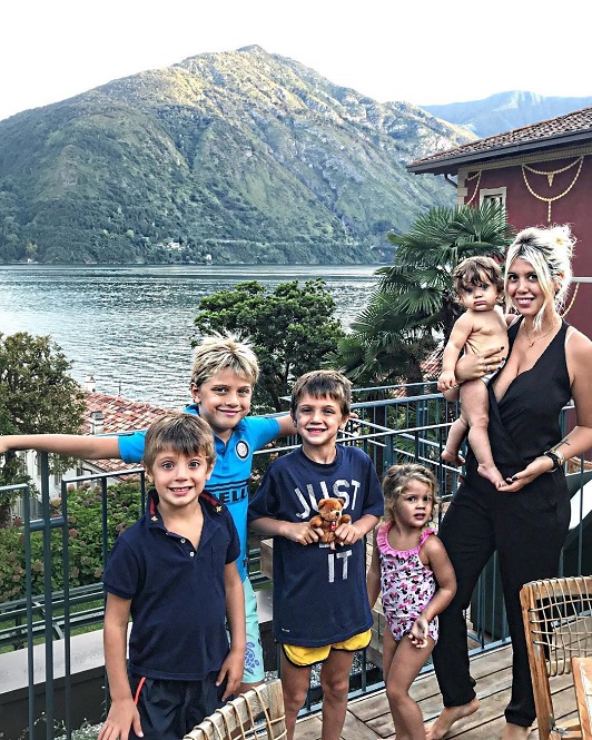 Chiêm ngưỡng biệt thự đẹp như tranh vẽ của Icardi và Wanda Nara Chiêm ngưỡng biệt thự đẹp như tranh vẽ của Icardi và Wanda Nara