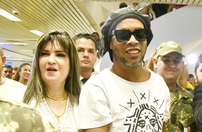 Ai đã “bơm” tiền giúp Ronaldinho tại ngoại? Ai đã “bơm” tiền giúp Ronaldinho tại ngoại?