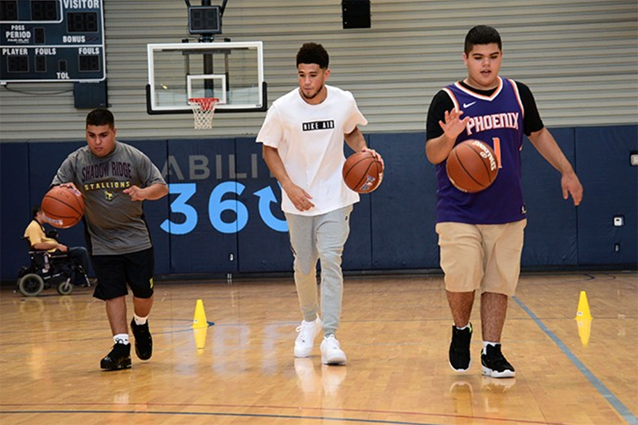 Không chỉ là một All-Star, Devin Booker còn trở thành đại sứ toàn cầu cho thể thao khuyết tật