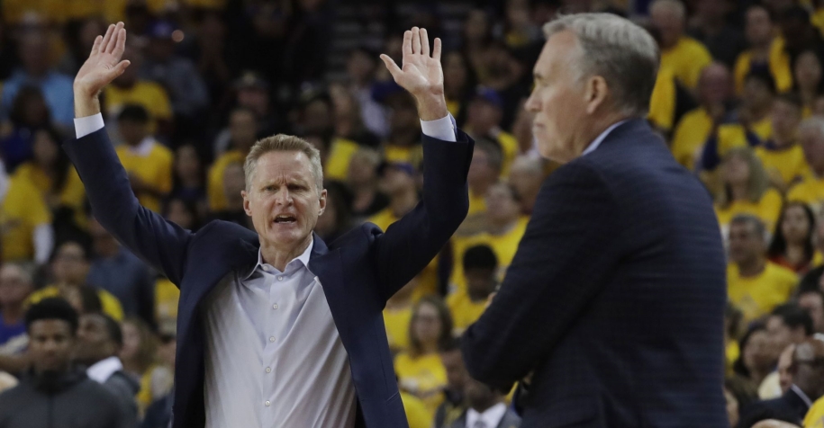 HLV Golden State Warriors cà khịa Houston Rockets, nói lên tầm quan trọng của mid-range