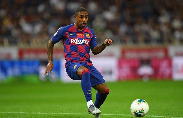 Cựu sao Barca được trao giải thưởng bằng... máy bay không người lái
