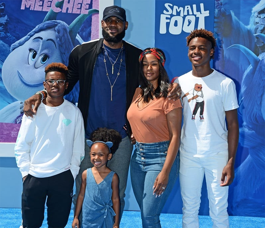 Hé lộ thời gian biểu mùa dịch của LeBron James: Ngủ sâu, thiền và... TikTok