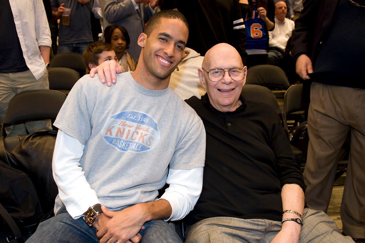 CĐV New York Knicks trung thành nhất qua đời vì COVID-19