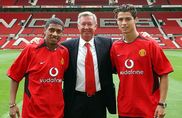 Ronaldo hành hạ đồng đội ở MU đến mức phải dùng bình thở Ronaldo hành hạ đồng đội ở MU đến mức phải dùng bình thở