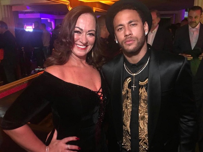 Neymar ủng hộ mẹ hẹn hò với người tình trẻ kém... 30 tuổi