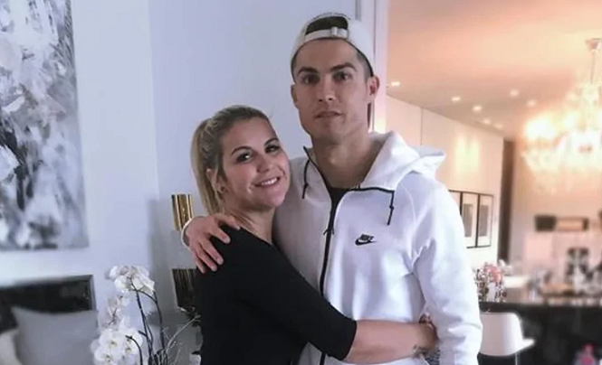 Ronaldo đối mặt với tranh cãi mới khi chị gái bỏ về Brazil