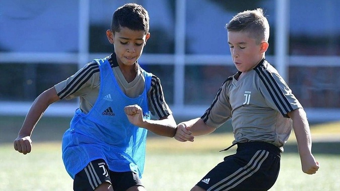 Con trai Ronaldo có thể kiếm nhiều tiền nhờ sức hút trên mạng xã hội Con trai Ronaldo có thể kiếm nhiều tiền nhờ sức hút trên mạng xã hội