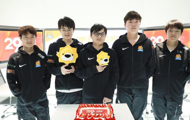 Suning thi đấu thất vọng, SofM hết cửa vào Playoffs
