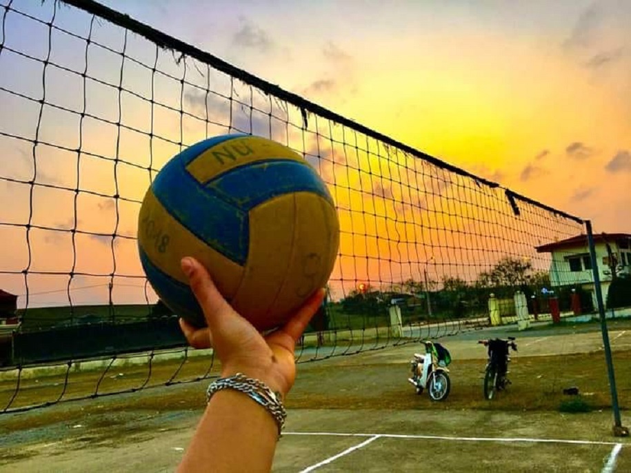 Những hình ảnh tuyệt đẹp của bóng chuyền phong trào có lượng “like” khủng