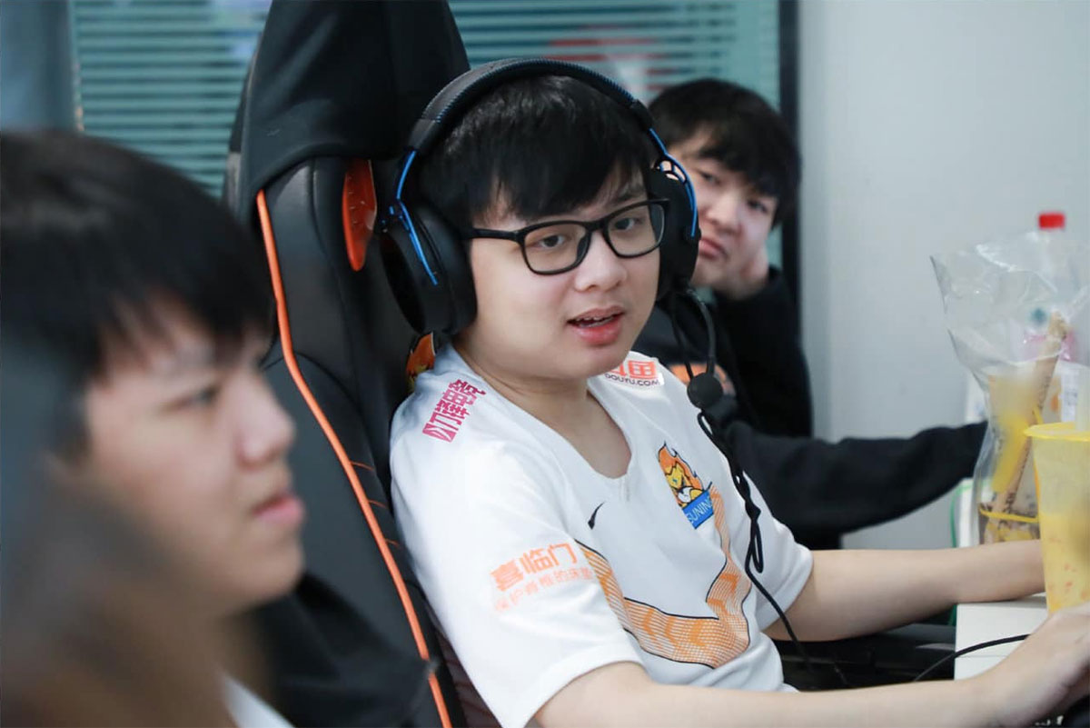 Suning thi đấu thất vọng, SofM hết cửa vào Playoffs