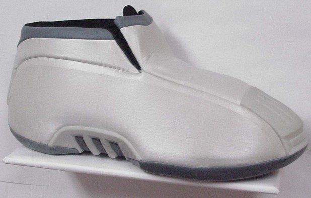 Adidas Kobe 2: Thảm họa thiết kế giày tại NBA