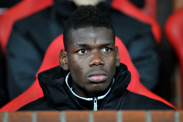Pogba thất vọng rời MU vì mất suất cho một tiền vệ "bất đắc dĩ"