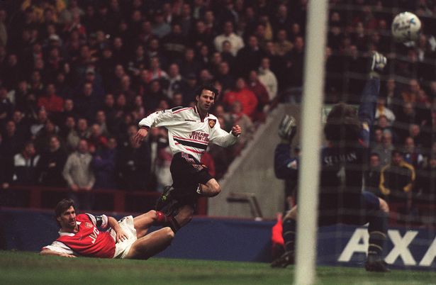 Tròn 21 năm Giggs “hạ sát” Arsenal bằng pha solo kinh điển