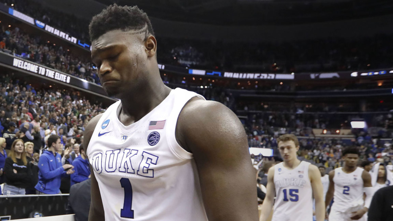 Zion Williamson bị ăn block bởi gương mặt không ngờ tới
