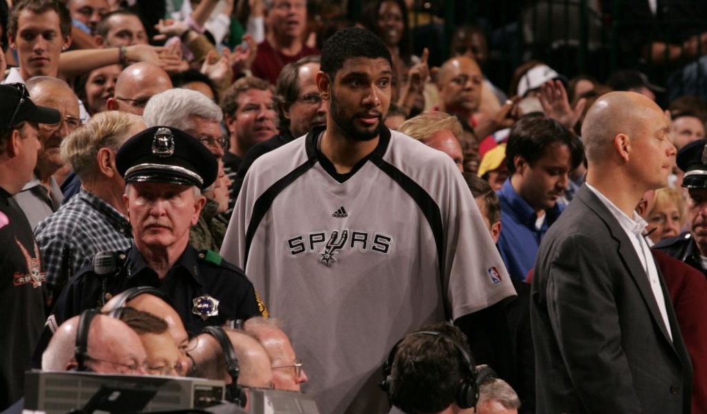 13 năm trước, Tim Duncan bị đuổi khỏi sân vì lý do không thể tin nổi