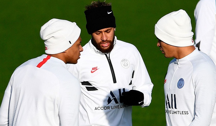 Tại sao Neymar có thể bị cấm trở lại Pháp tập trung với PSG?