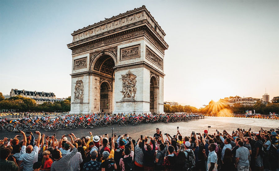 Bất chấp đại dịch COVID-19: Tour de France chỉ hoãn tới 29/8