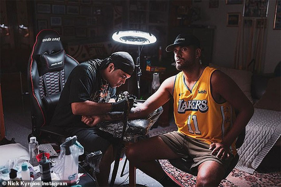 Nick Kyrgios khoe hình xăm tưởng nhớ Kobe Bryant